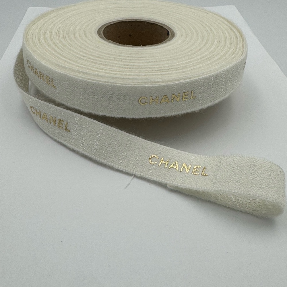 Chanel Cream & Gold Ribbon - Picture 5 of 5